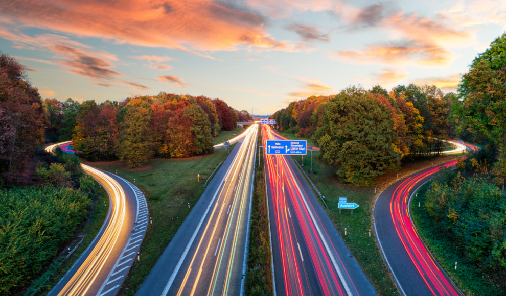 Autobahn mit eigener Spur für Elektroautos (Symbolbild)