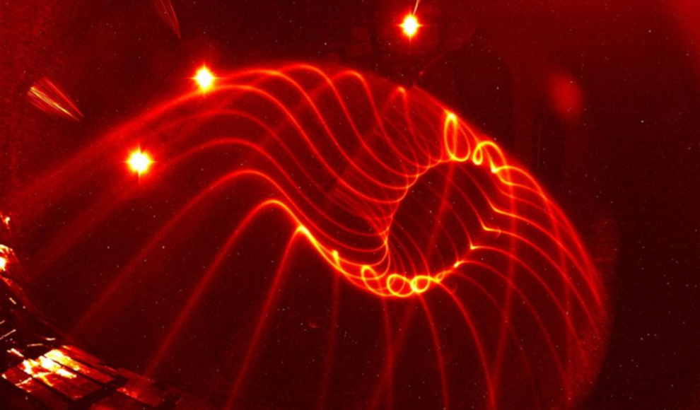 Magnetfeld stabilisiert Plasma in einem Stellator