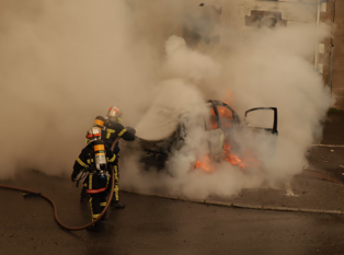 Elektroautos Brennen Seltener Als Verbrenner Und Hybride